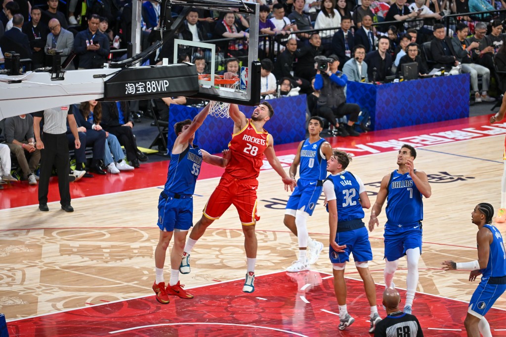 NBA中國賽火箭vs獨行俠G1。魏國謙攝