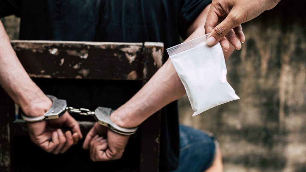 南韓一名男子誤信網上「高薪打工」廣告，最終因運毒被捕入獄。（示意圖／iStock)