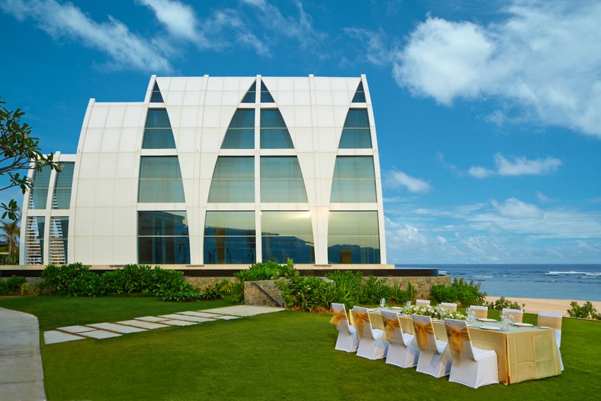何依婷入住峇里島的Ritz-Carlton酒店。