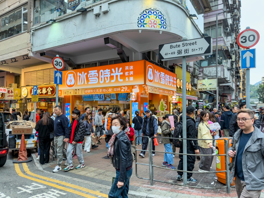 「冰雪時光」每月約16.8萬租旺角弼街49號地舖，面積350方呎，呎租約480元。