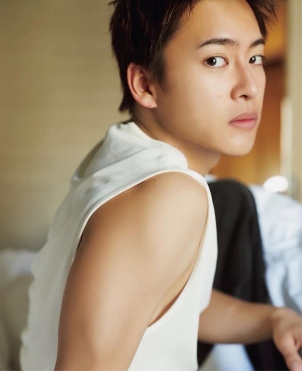 27歲BE: FIRST前成員三山凌輝去年因騙婚食軟飯醜聞退團,如今再爆出軌醜聞。 27歲BE: FIRST前成員三山凌輝去年因騙婚食軟飯醜聞退團,如今再爆出軌醜聞。