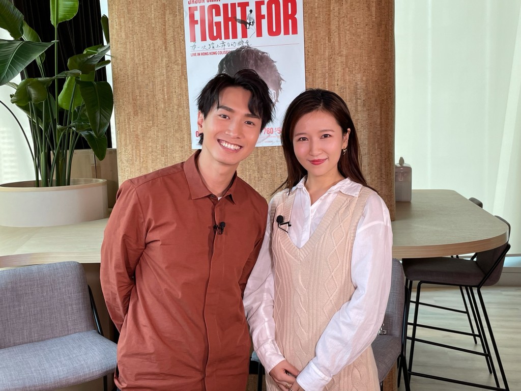 访问中当然不少得下月在红馆举行的演唱会。