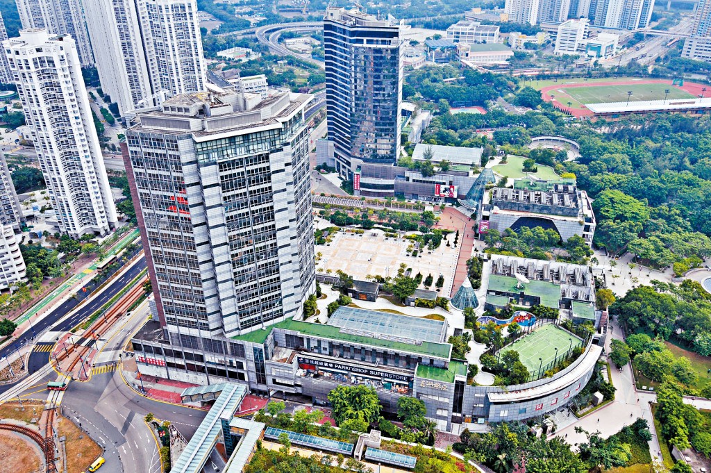 長實天水圍嘉湖海逸酒店申請全幢改裝1102伙住宅,獲規劃署不反對,料今日可獲城規會「開綠燈」通過。