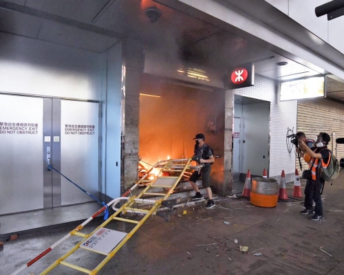 港铁遭纵火破坏。资料图片