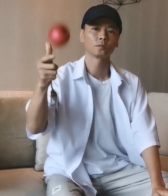 拋蘋果。