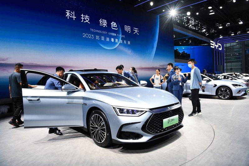 隨着中國電動車崛起，西方汽車製造商的全球市場份額或將失去五分之一。