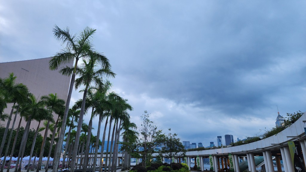 局部地區有驟雨。黎志偉攝 局部地區有驟雨。黎志偉攝
