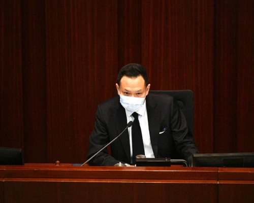 建制派批評郭榮鏗越權。