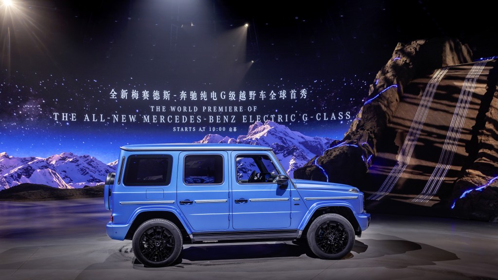 全新Mercedes-Benz EQ580电动车在北京发表。