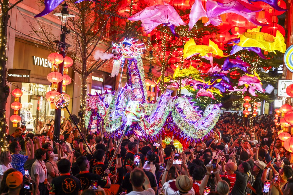 中秋正日（9月25日）亦會有焦點活動——全長18米的LED幻彩火龍。（圖片來源：利東街）
