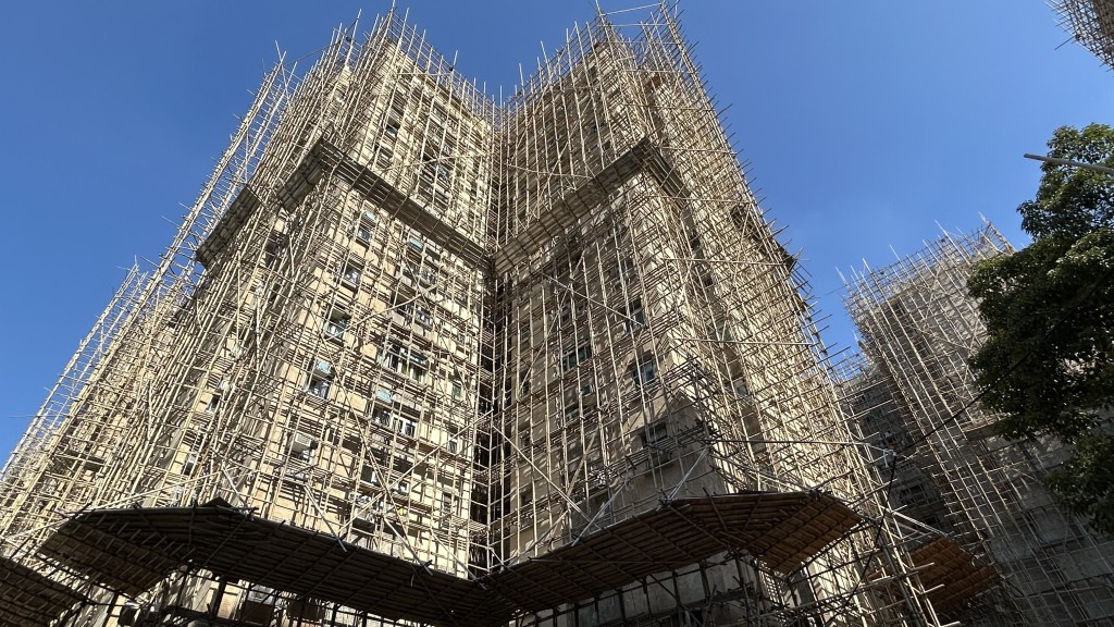 若市建局在評標時發現標價異常接近，有權取消投標並重新招標。