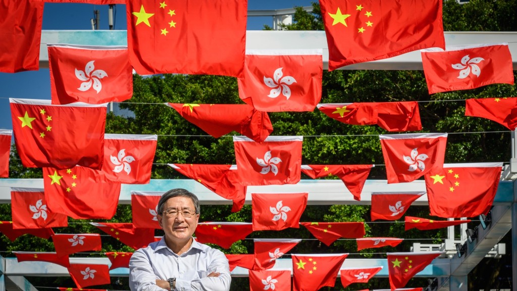 政務司副司長卓永興去親身到中山紀念公園的旗海打卡。卓永興FB圖片