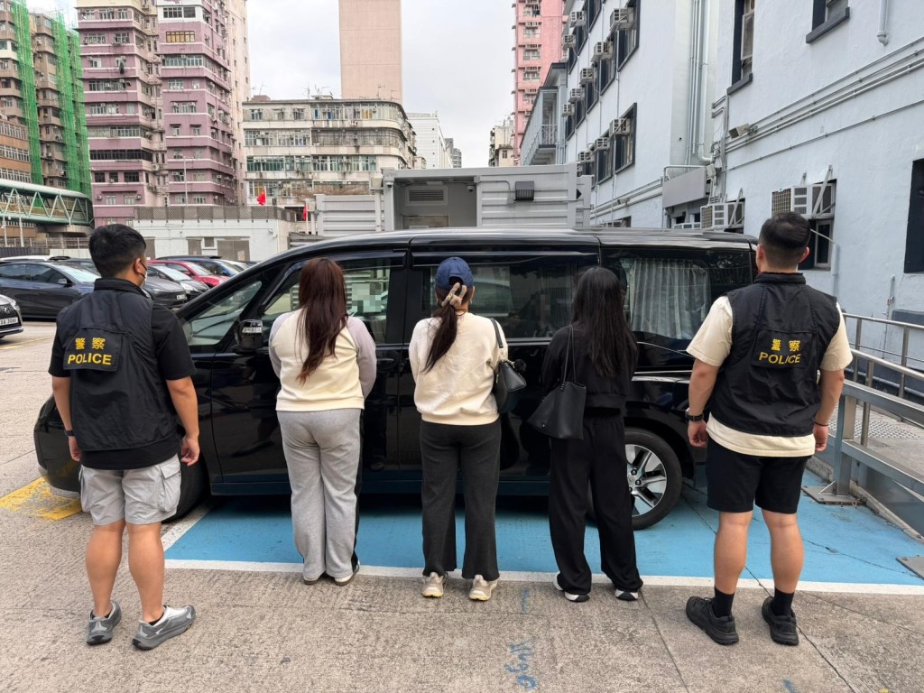 三名被捕女子现正被扣留调查。警方提供