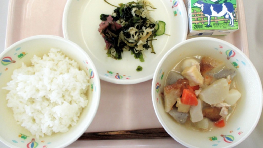 事發當天營養午餐包括牛奶、白飯、海藻沙律和關東煮，其中關東煮配有鵪鶉蛋。福岡縣美山市