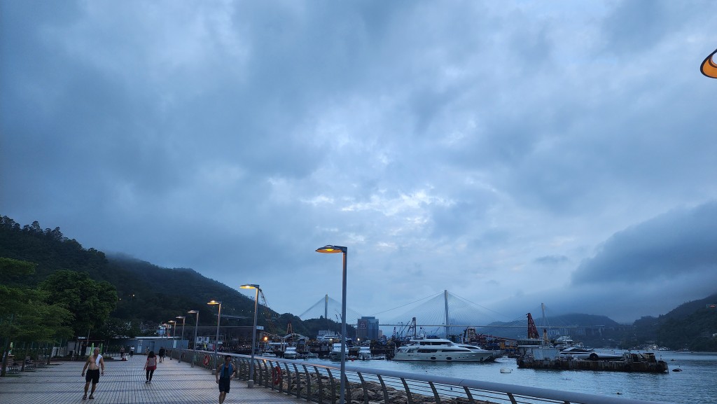 今日大致多雲。黎志偉攝 今日大致多雲。黎志偉攝