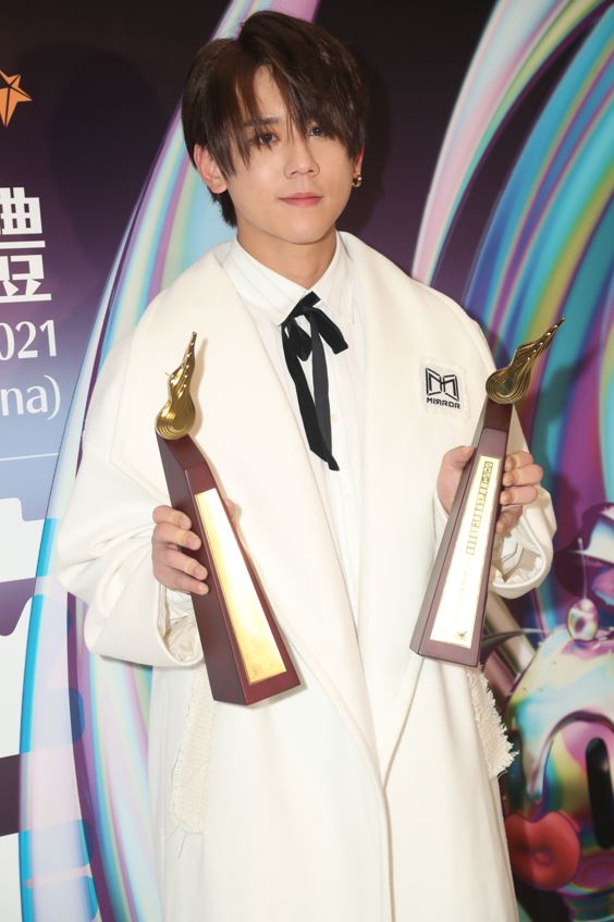 姜B今年再度獲得最喜愛男歌手及最喜愛歌曲。