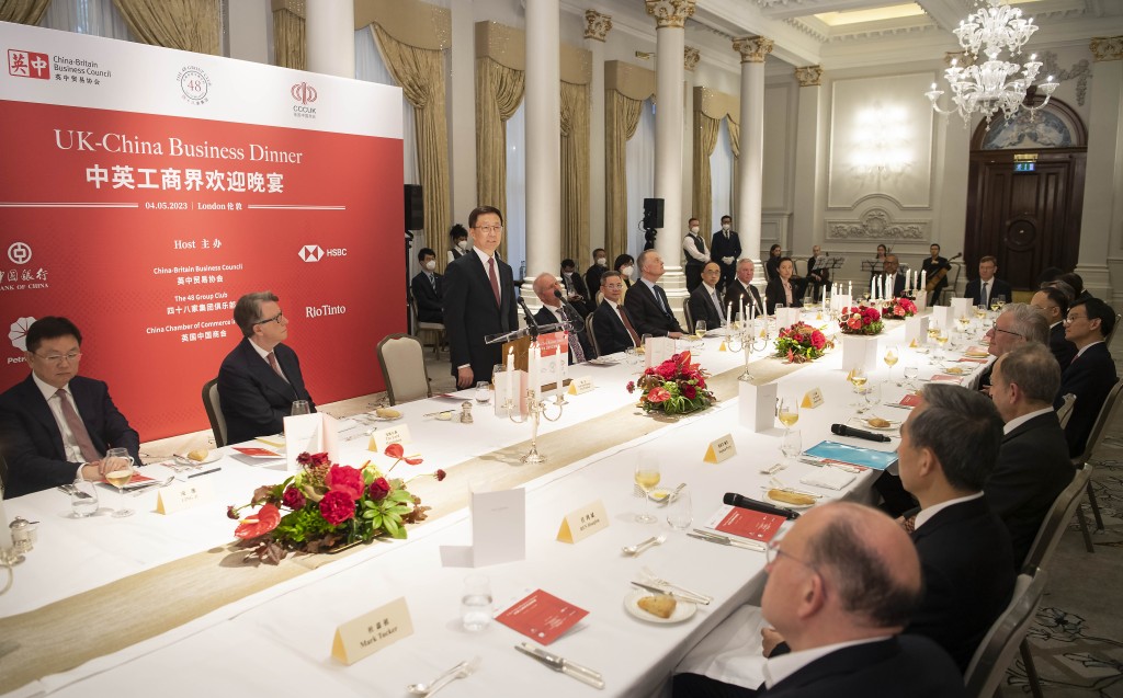 韩正出席出席了中英工商界举办的欢迎晚宴并致辞。新华社