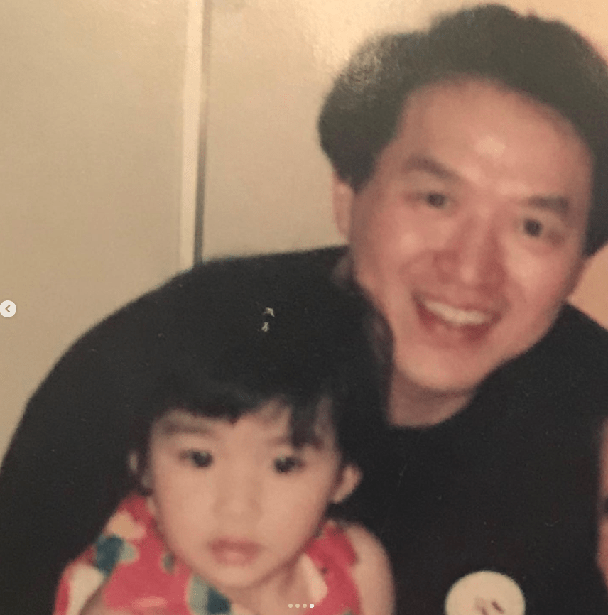 陳爸爸自小已很疼愛女兒陳思圻。