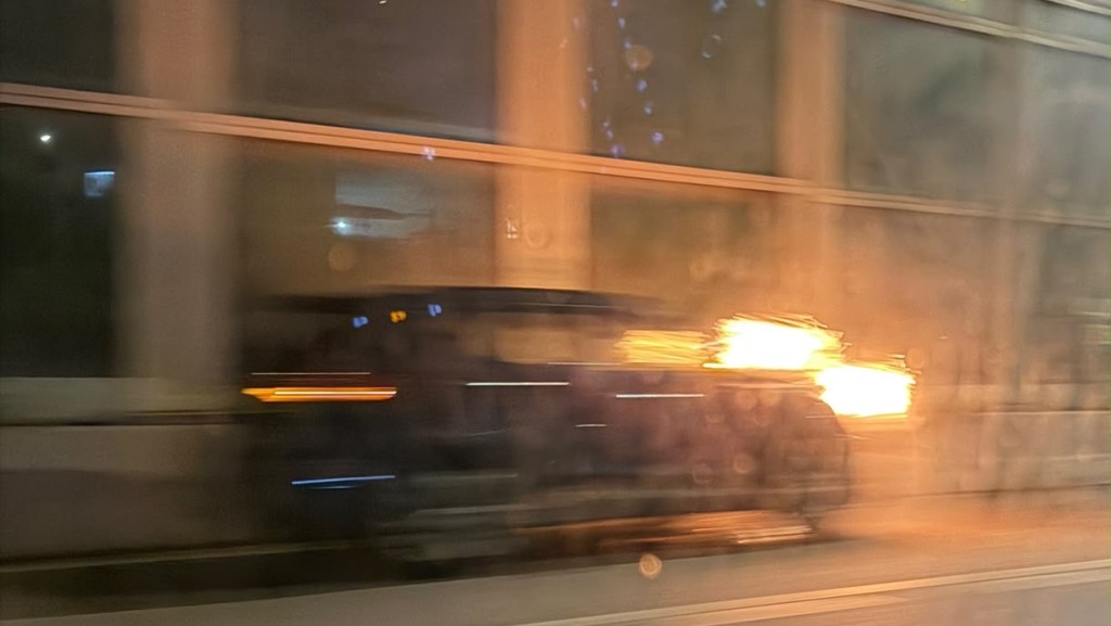 元朗公路客貨車起火 消防救熄 司機逃去無蹤