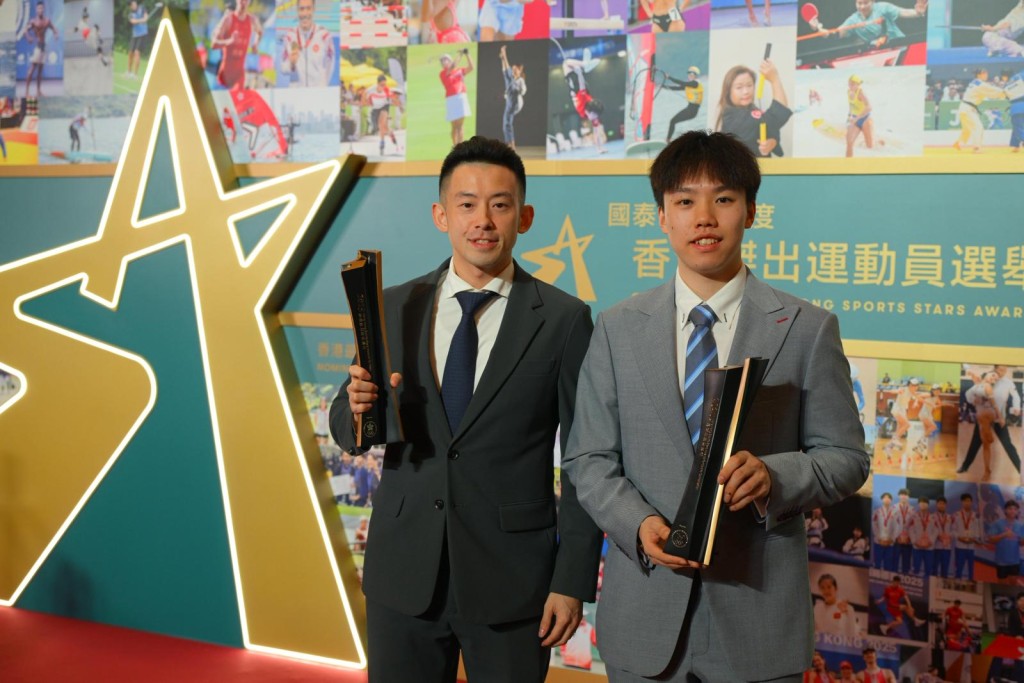 年紀輕輕的陳顥樺（右）跟大師兄黃鎮廷（左） 首奪最佳運動組合獎。蘇正謙攝