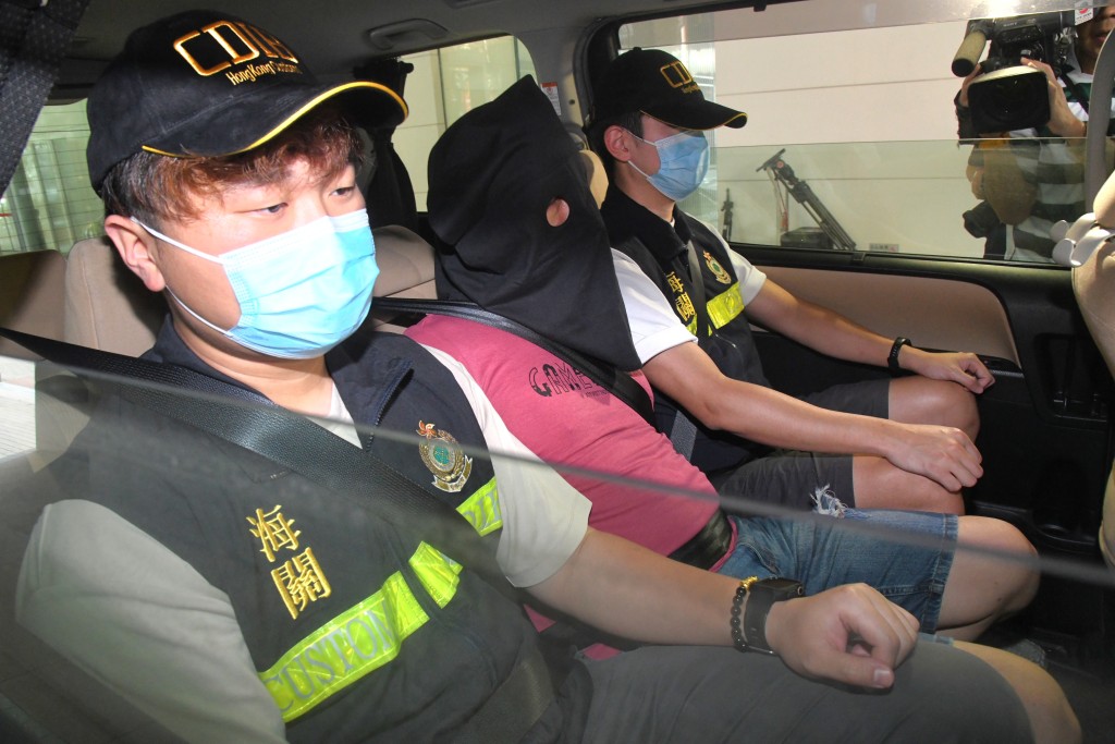 被捕的32岁外籍男子已被控以一项贩运危险药物罪。