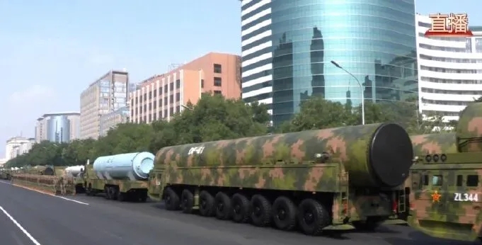 東風-61」陸基洲際導彈。 央視截圖 東風-61」陸基洲際導彈。 央視截圖