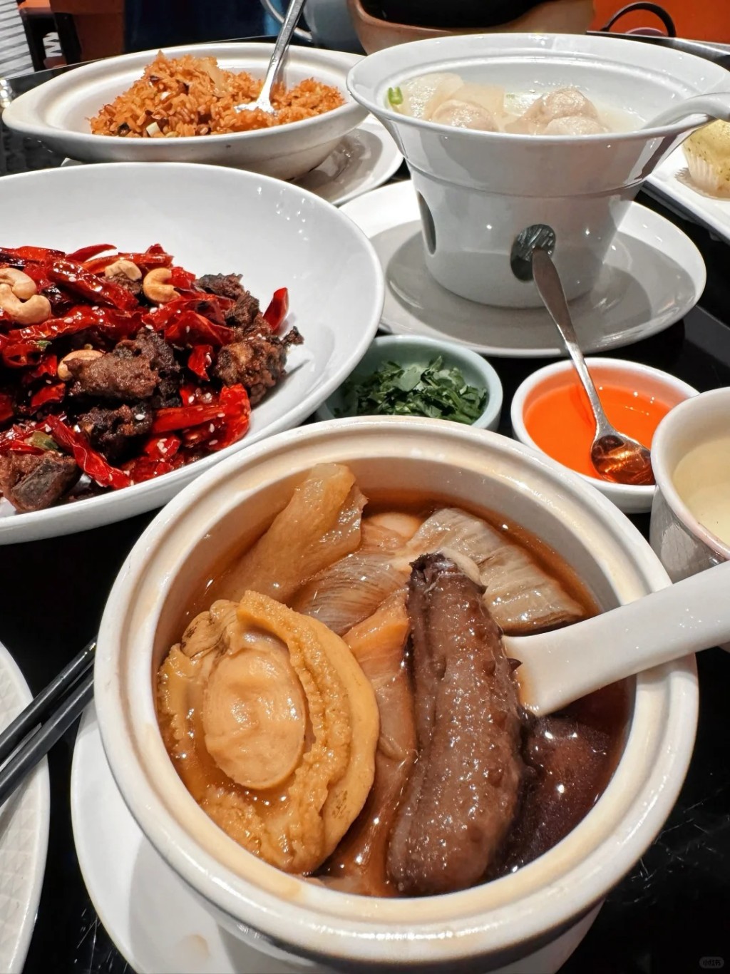 深圳許多民眾在年三十前已和朋友及親人聚餐慶祝新年。小紅書