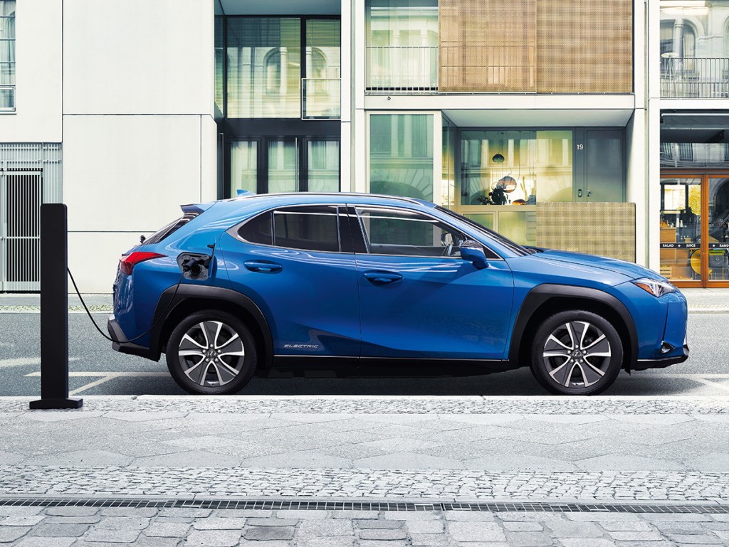 凌志UX300e電動車抵港,一換一車價為HK$499,890起。