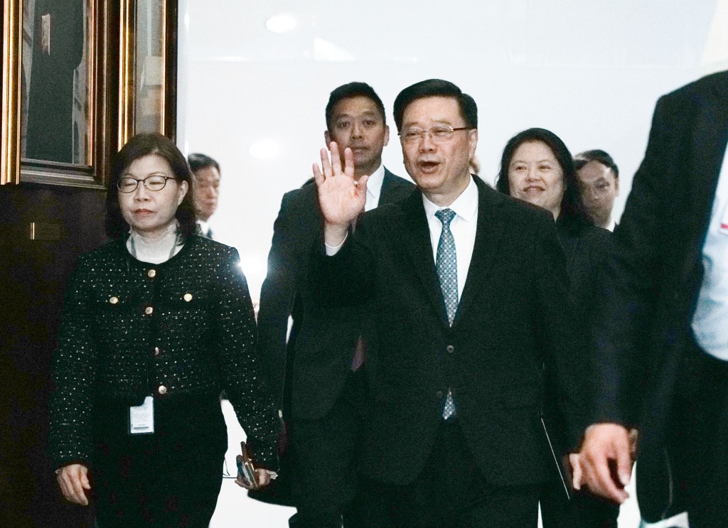根據《議事規則》第8(a)條，行政長官可於任何其認為適當的時間，包括在特別會議上，向立法會發言。
