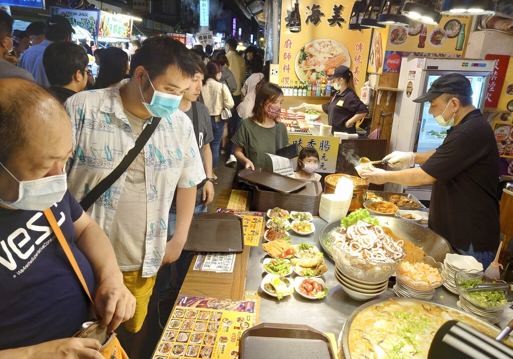 台北提升防疫警戒。AP資料圖片