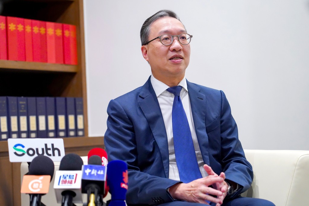 林定国强调，不论他人说什么，该做的事都应该去做，不该做的事纵获得他人支持都不应该做。叶伟豪摄