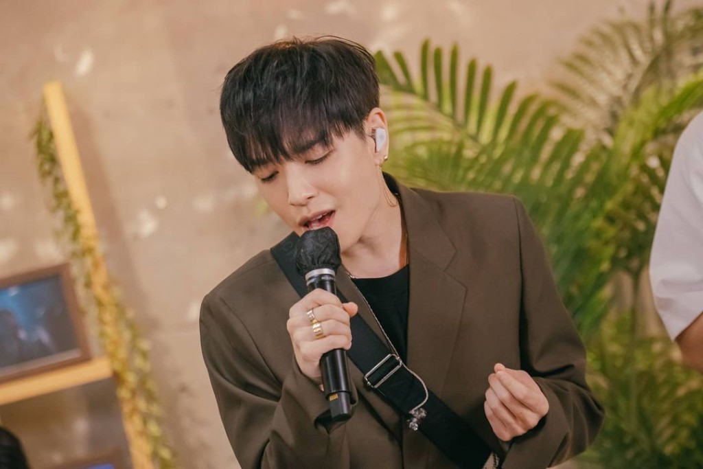 頂峰同屆成員Simon D