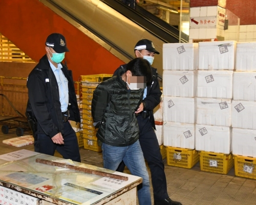 男子被捕。