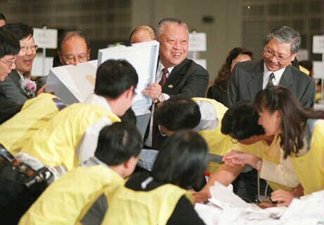 香港首任行政長官、前全國政協副主席董建華逝世，享年89歲。