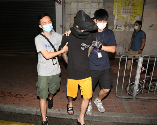 警迅速拘1男子。