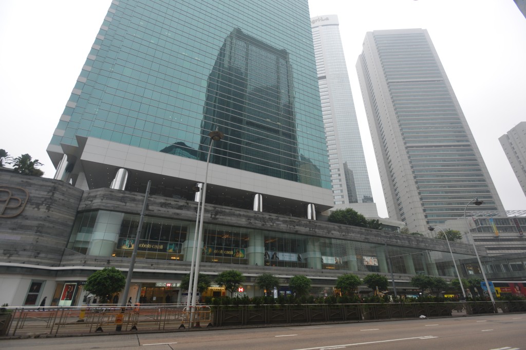 金鐘太古廣場第2座20及21樓全層，涉及逾4.2萬呎，由證券行承租。