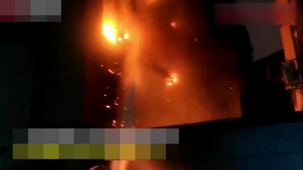 火焰蔓延至單位的窗口。互聯網圖片