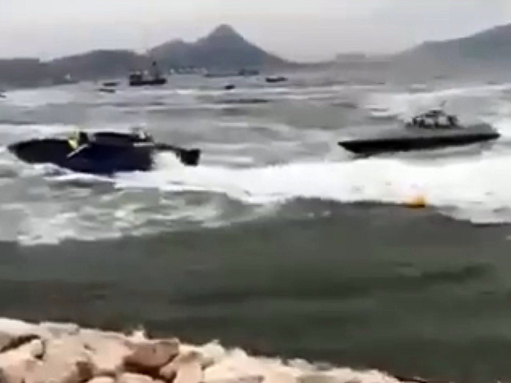 水警驅趕走私大飛片段截圖