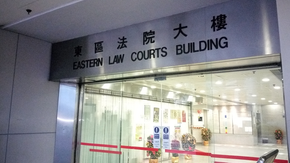 休班男輔警駕的士載客時自瀆 被控在公眾地方猥褻 周二提堂