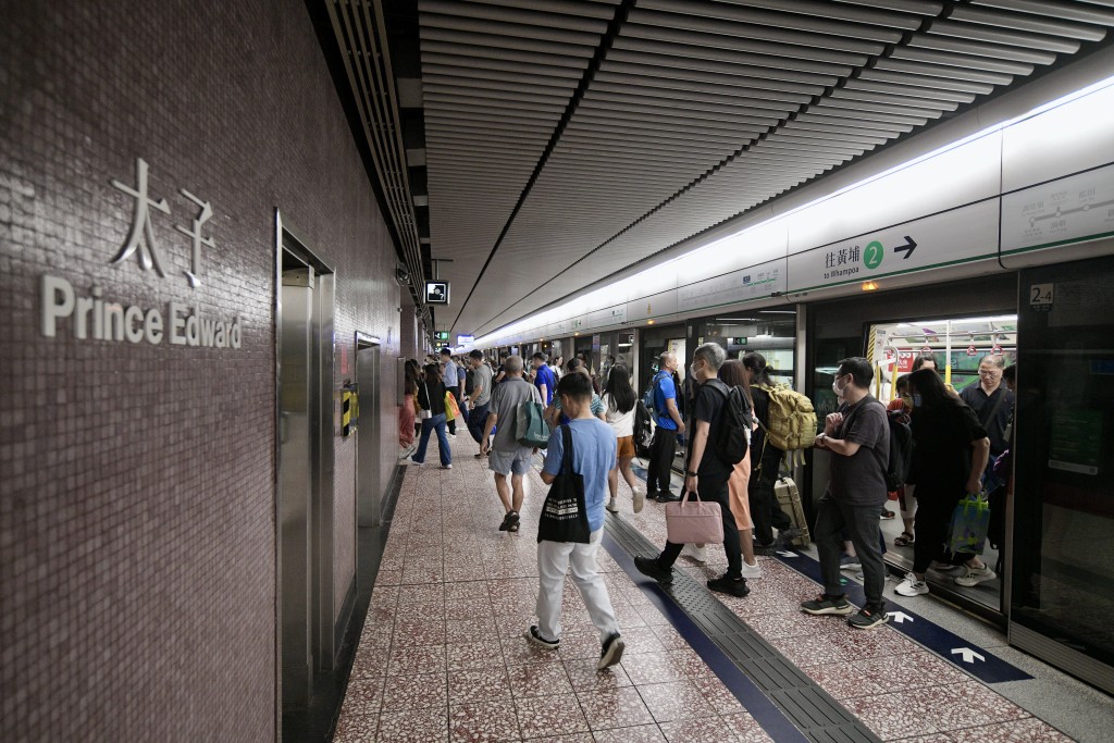 車站秩序順暢。陳浩元攝