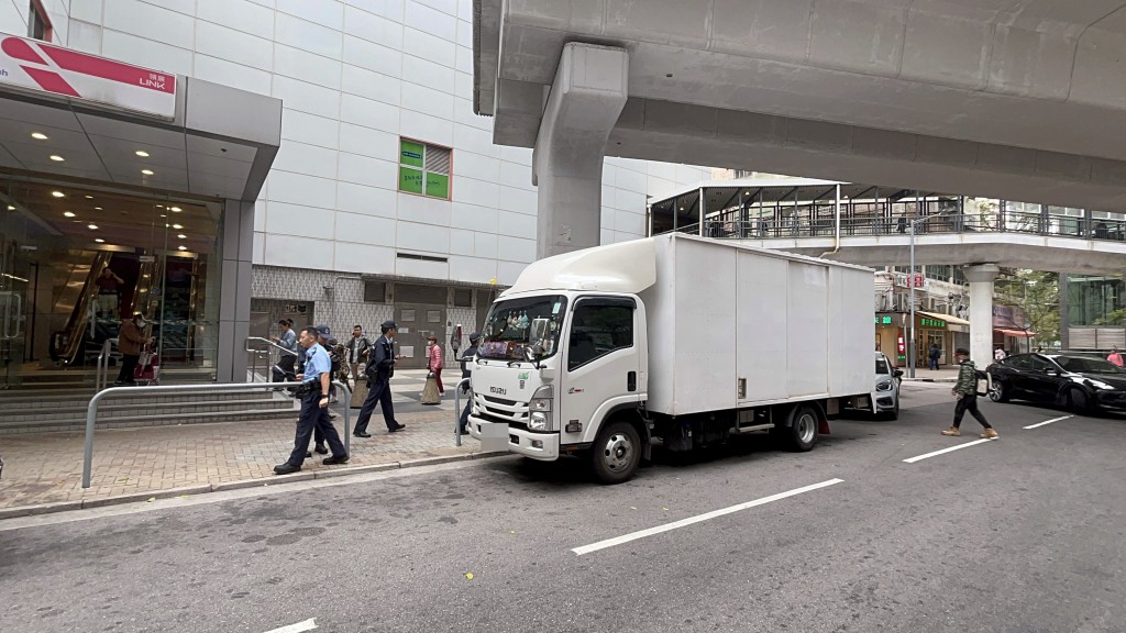 警方到場調查。 楊偉亨攝 警方到場調查。 楊偉亨攝