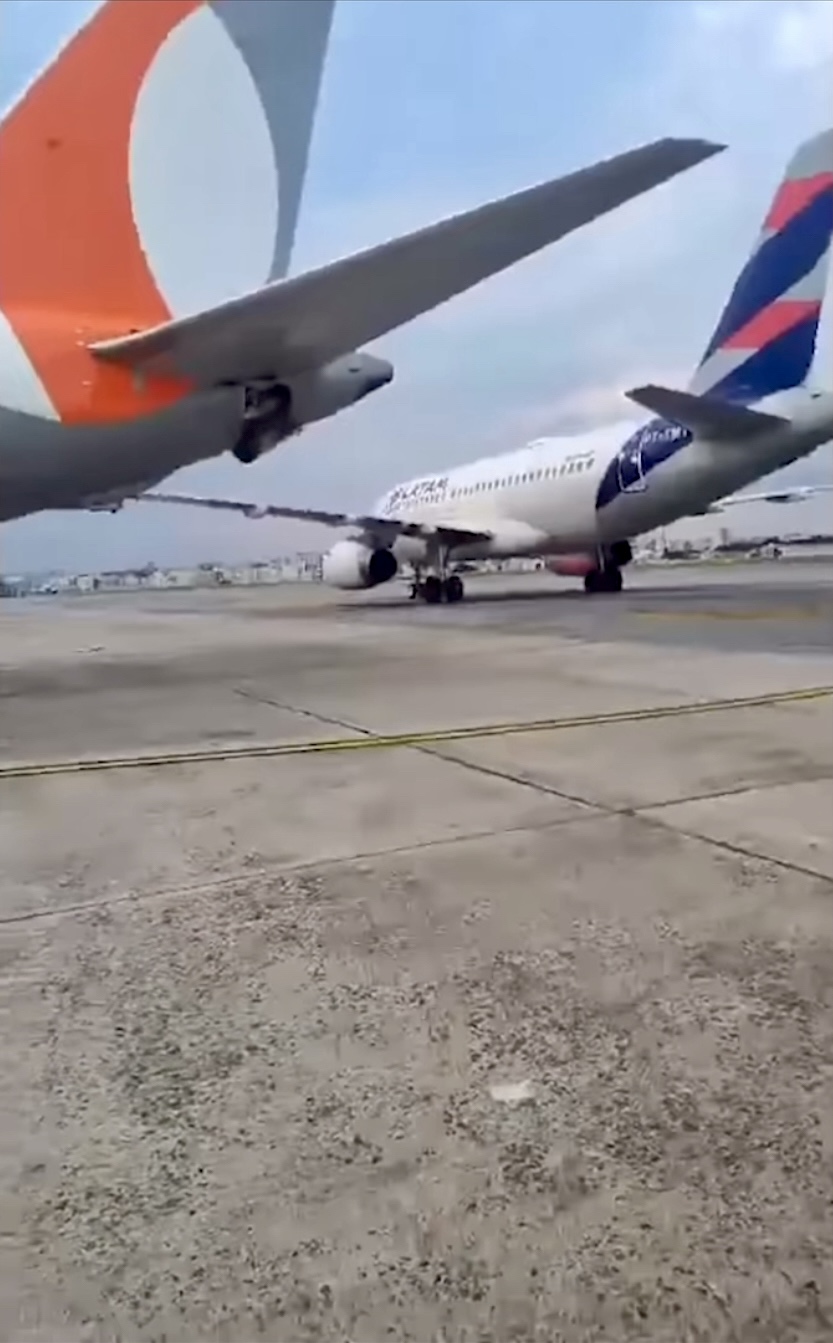 高尔航空客机受损。 Youtube