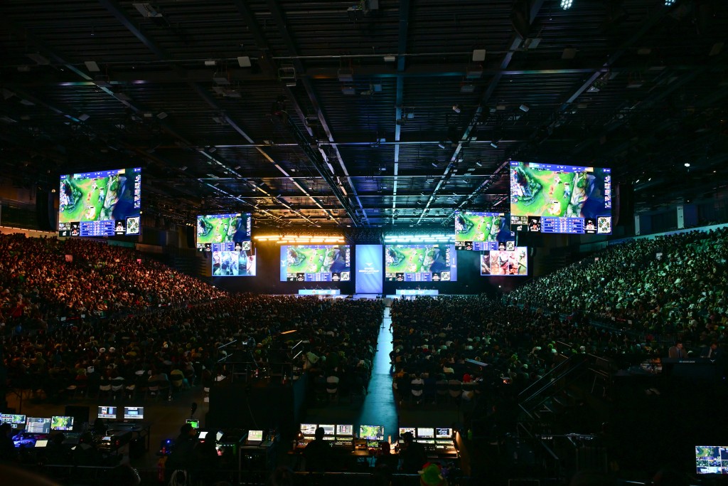 2日赛事吸引近2万名观众到场观赏。摄影：魏国谦