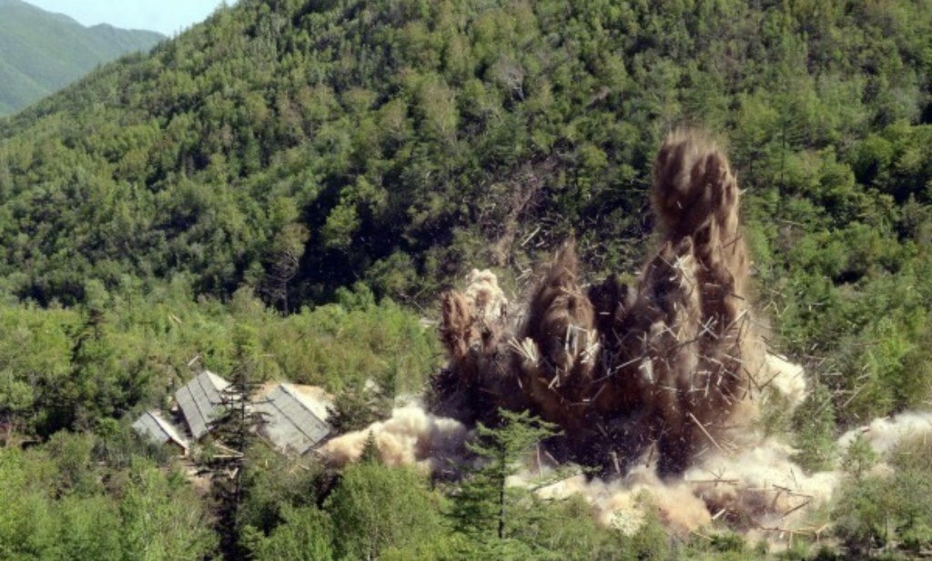 北韩2018年炸毁丰溪里核试验场，作为弃核保证与对外友好的象徵。 资料图片