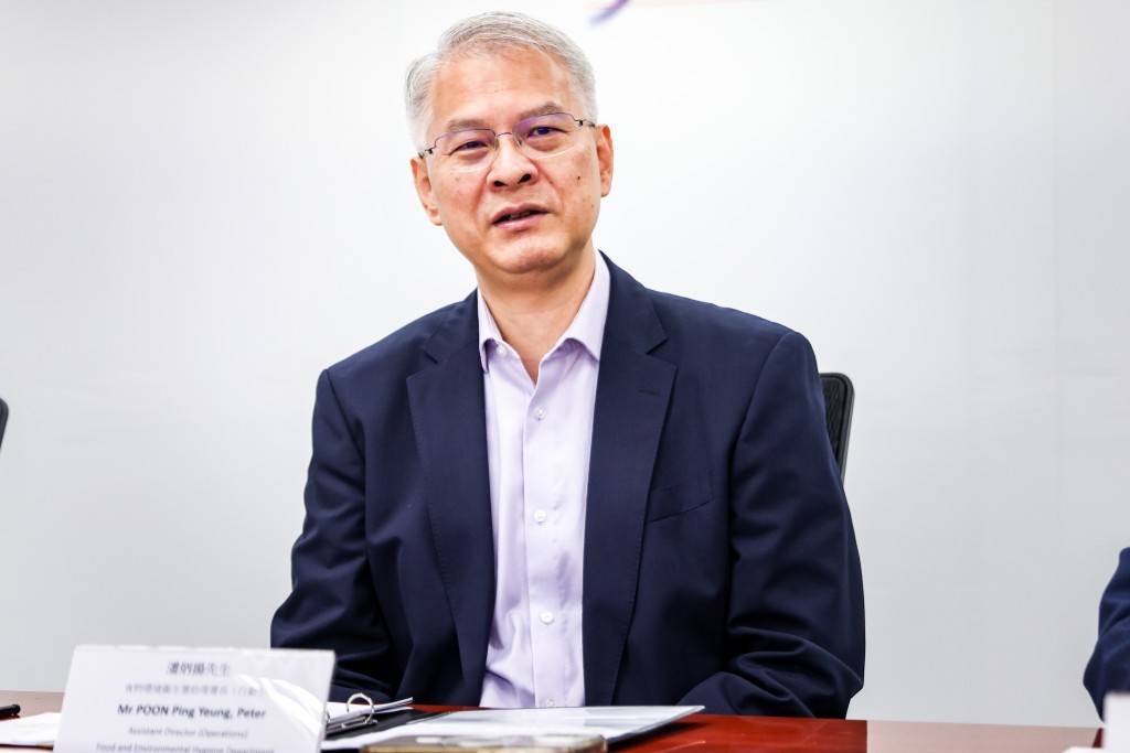 食環署助理署長（行動）潘炳揚表示，如果承辦商有做得不好的地方，署方會發出「失責通知書」。