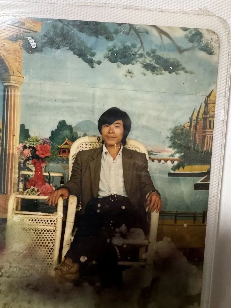 摩的司机李某平案发时仅27岁。 