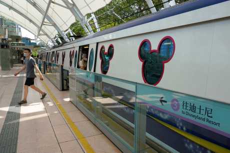 港鐵迪士尼線調整至全日20分鐘一班車。資料圖片