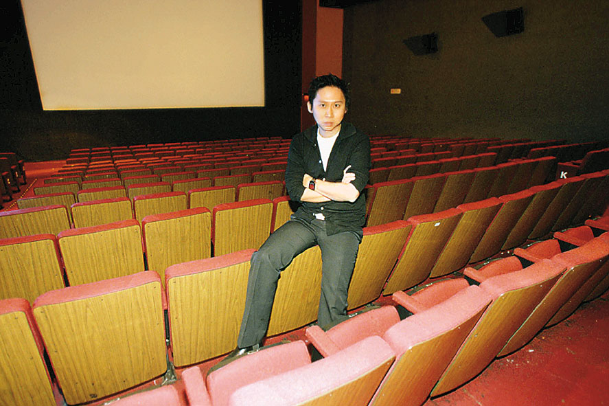 郭啟華曾任職新城電台節目總監，並先後擔任華星唱片及東亞唱片高層。