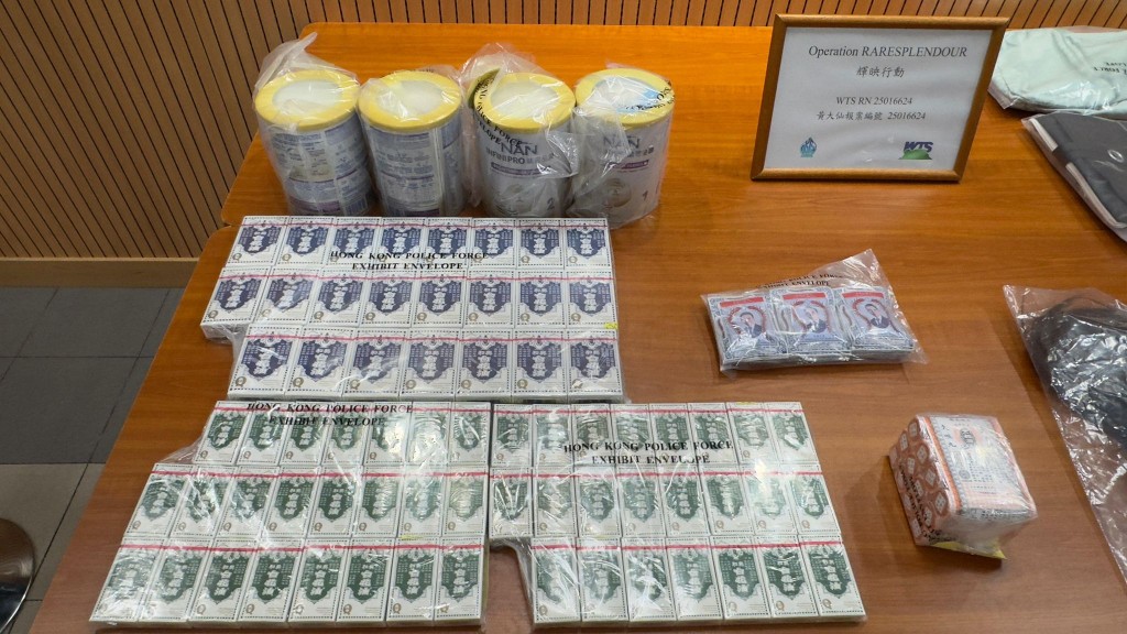 警方起回部份贓物,包括幼兒奶粉、藥油及止咳丸。 警方起回部份贓物,包括幼兒奶粉、藥油及止咳丸。
