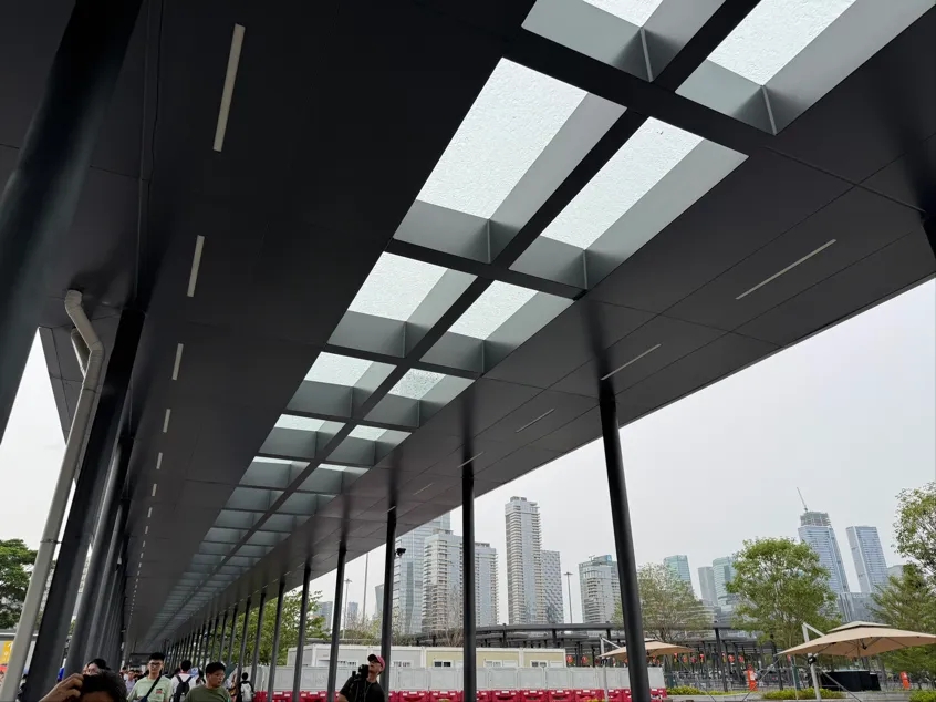 深圳灣口岸漏雨篷頂施工完成。 深圳新聞網 深圳灣口岸漏雨篷頂施工完成。 深圳新聞網